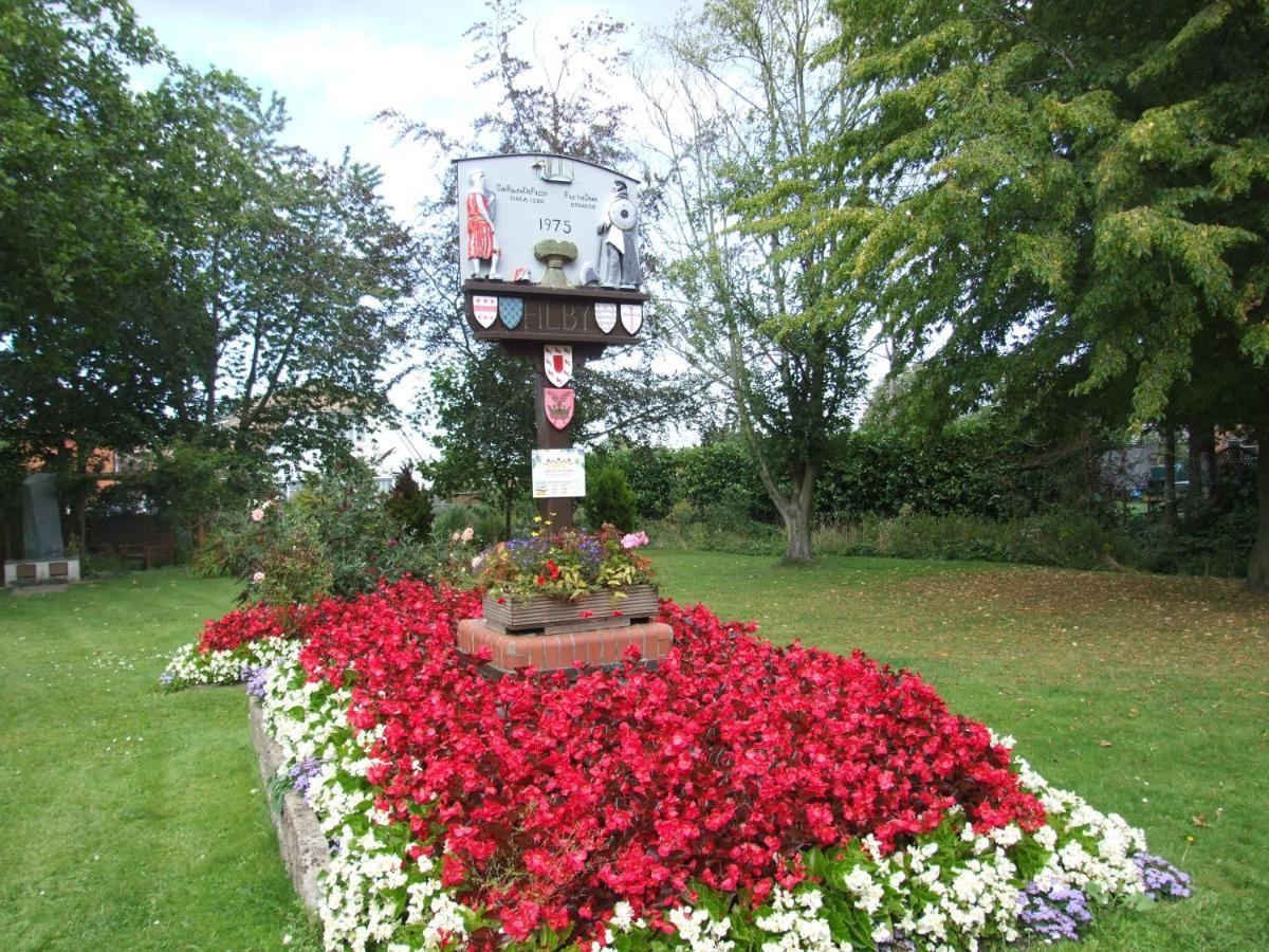 Charming Woodland Lodge 2 Person 1 Bedroom Great Yarmouth Eksteriør billede